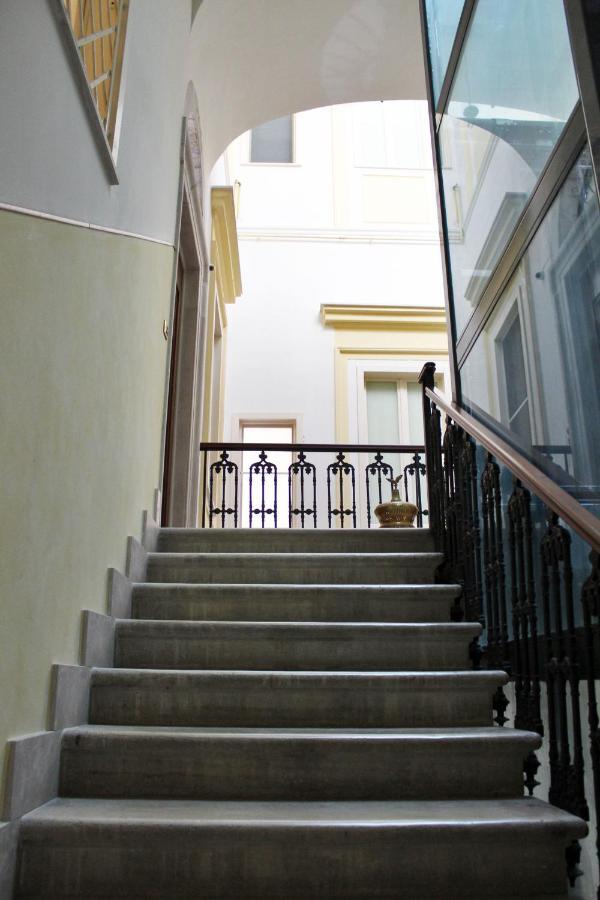 Dimora De Brado Acomodação com café da manhã Trani Exterior foto