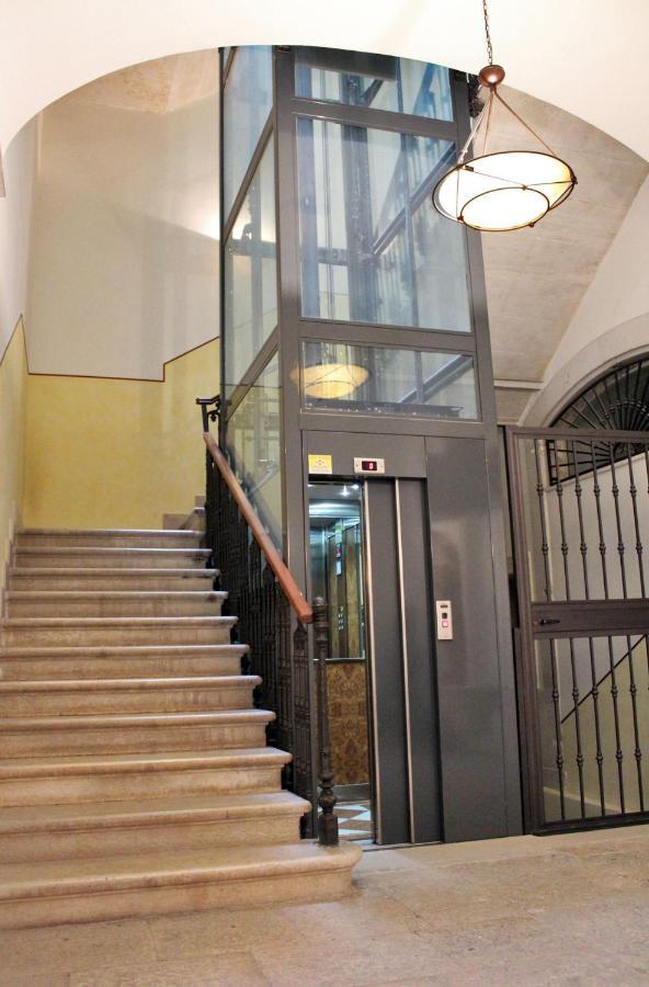 Dimora De Brado Acomodação com café da manhã Trani Exterior foto