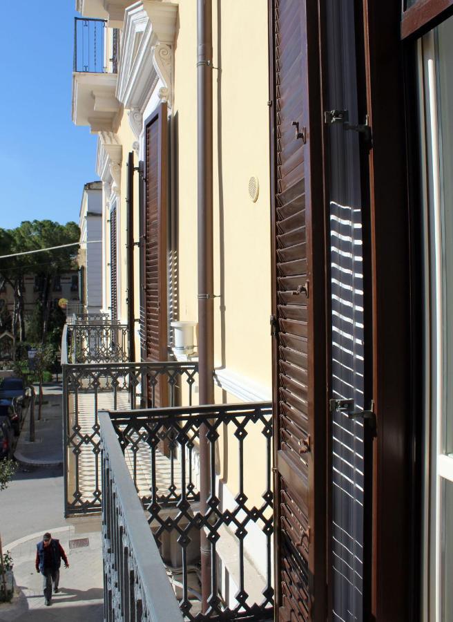 Dimora De Brado Acomodação com café da manhã Trani Exterior foto