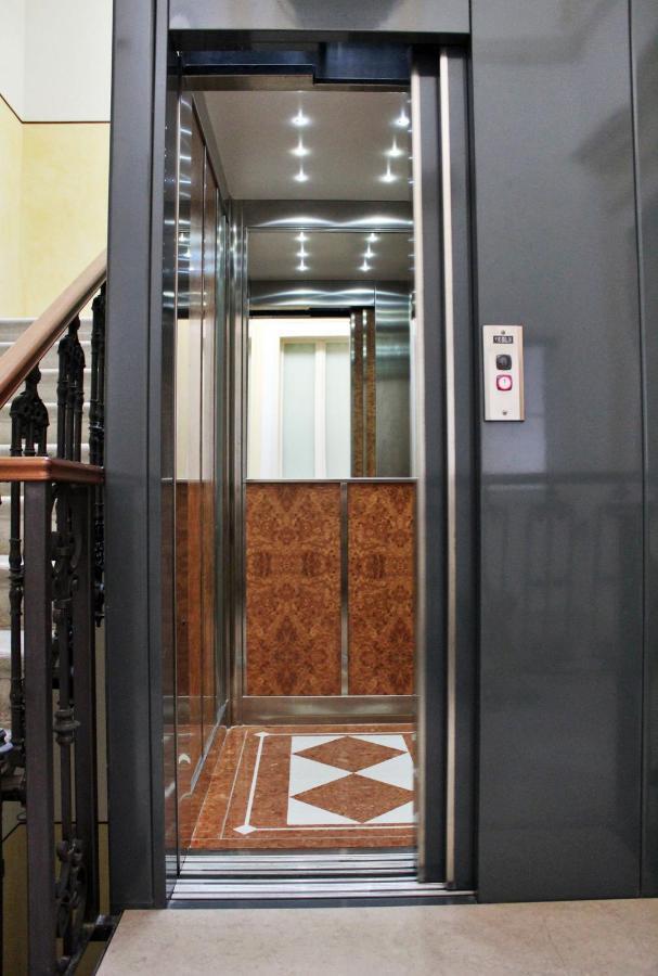 Dimora De Brado Acomodação com café da manhã Trani Exterior foto