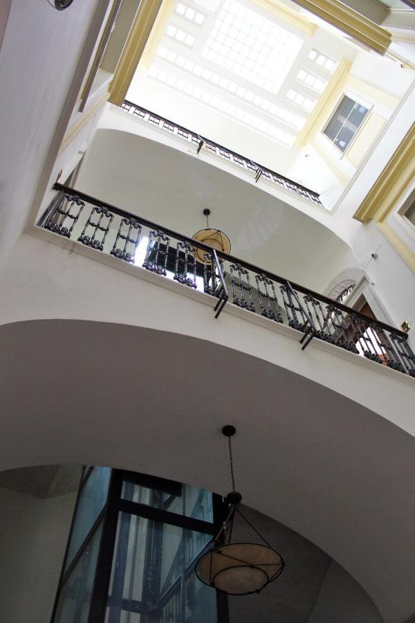 Dimora De Brado Acomodação com café da manhã Trani Exterior foto